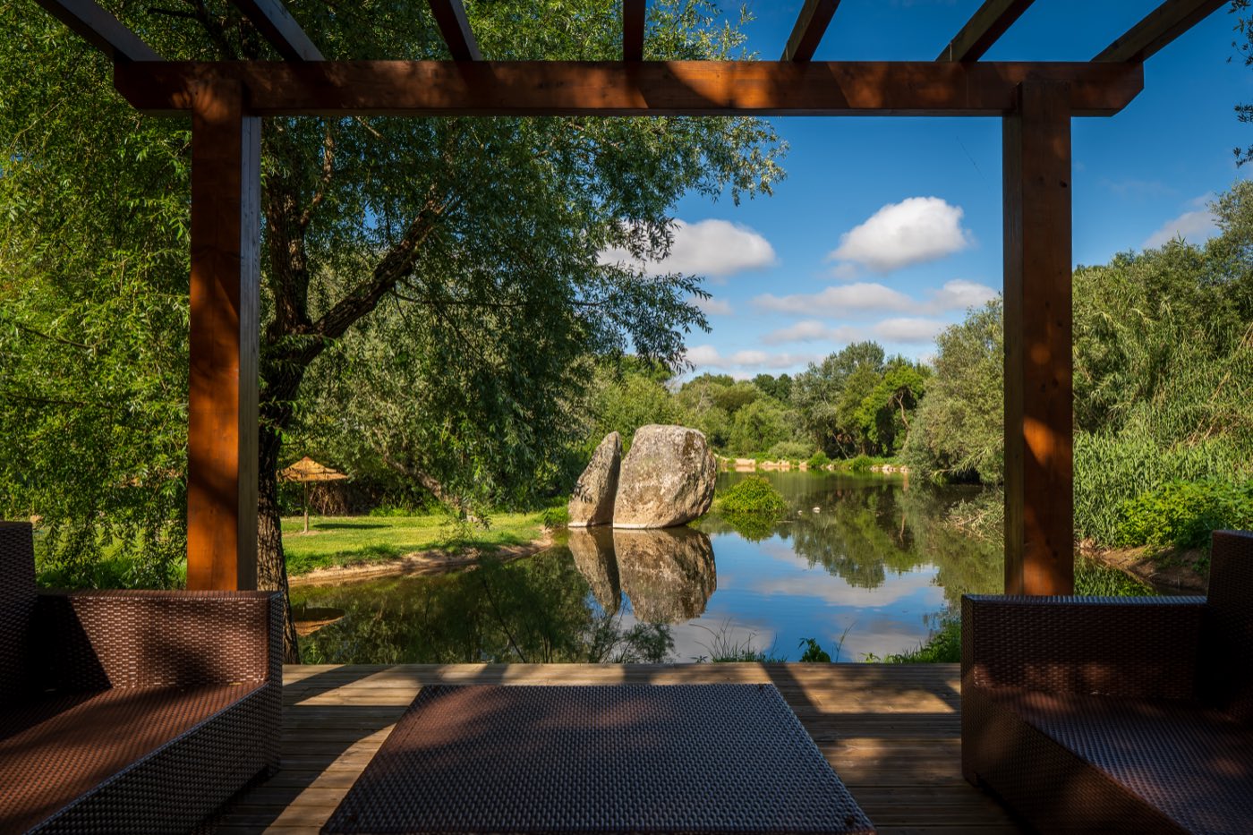 Terraço sobre o lago de uma quinta, Sintra